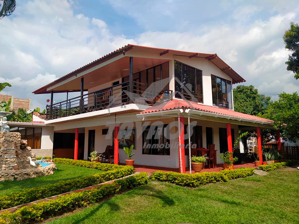 Hermosa Casa Campestre en venta Cerrito Santa Elena