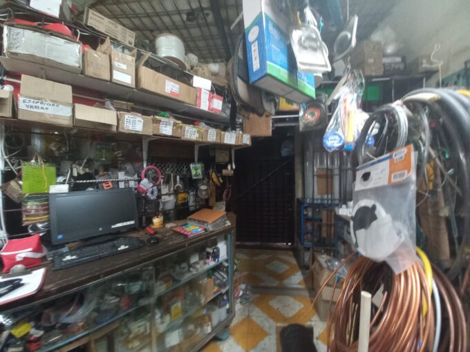 PROPIEDAD COMERCIAL Y FERRETERIA